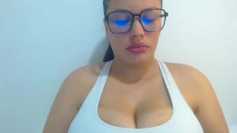 imsweetlips online show from November 12, 9:39 pm