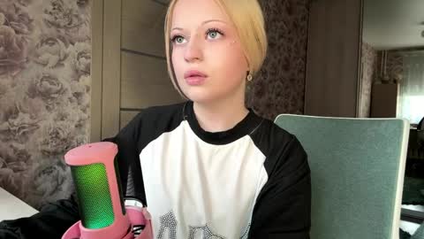 Lola online show from March 27, 12:06 pm