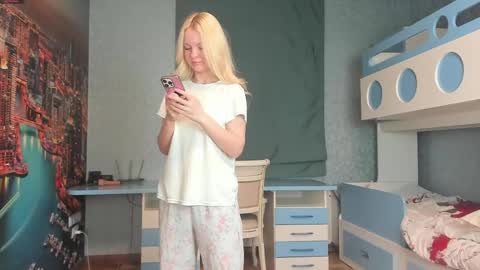 Masha online show from April 18, 11:05 pm