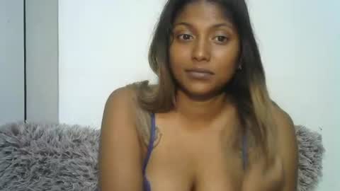 indianqtpie6 online show from March 24, 6:14 pm