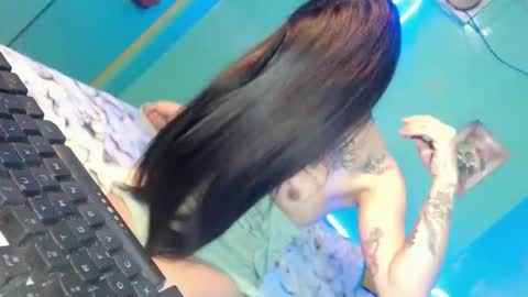 Mae online show from April 17, 9:50 pm