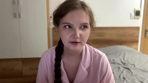 Viola online show from May 31, 6:42 pm