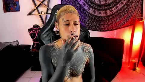 Snapshot of ink_u_buzz chatting on September 28, 9:24 pm Dani online show from September 28, 9:24 pm