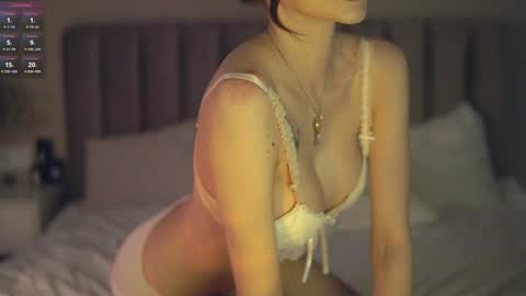 Im Senise Welcome to my room My instagram  online show from March 7, 5:40 am