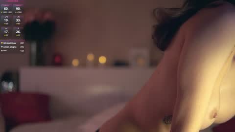 Im Senise Welcome to my room My instagram  online show from December 24, 6:44 am