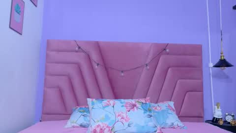 innocenthazel online show from December 14, 12:33 pm