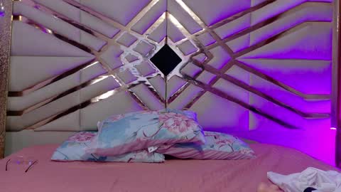 innocenthazel online show from April 4, 3:02 am