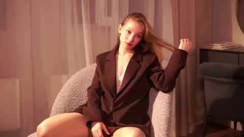 Avie online show from May 12, 6:17 pm