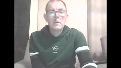 Snapshot of inthemood63 chatting on December 7, 6:10 pm inthemood63 online show from December 7, 6:10 pm