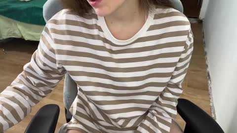 Jenny  online show from December 5, 5:54 am