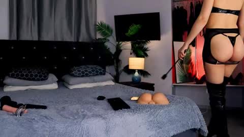 Snapshot of inviting_tina chatting on March 7, 11:38 pm inviting_tina online show from March 7, 11:38 pm