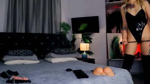 Snapshot of inviting_tina chatting on February 27, 8:09 pm inviting_tina online show from February 27, 8:09 pm