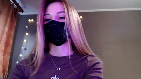 Lily online show from March 7, 3:34 pm