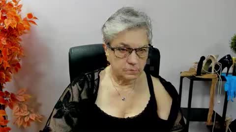 Snapshot of iris_xdesire chatting on October 27, 7:19 am I R I S online show from October 27, 7:19 am