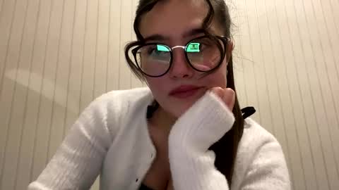 irisss31 online show from February 28, 6:52 pm