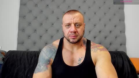 ironhulk22 online show from December 15, 10:33 am