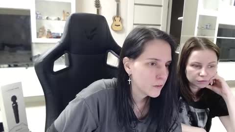 Irwi Tomboy online show from February 25, 3:42 am