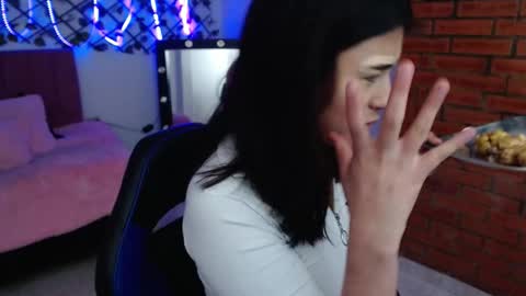 isabela online show from September 16, 3:30 am