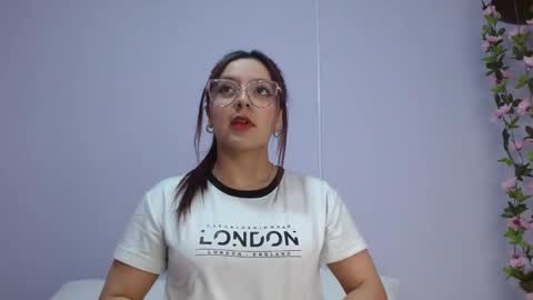 isa_jones1 online show from December 14, 1:06 am