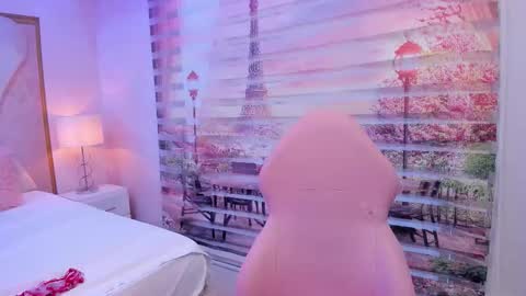    online show from September 22, 11:03 am