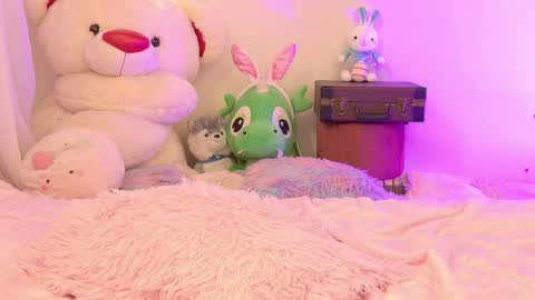 Isabella        online show from April 3, 11:44 pm