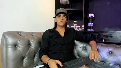 Isaac  online show from November 21, 7:45 pm