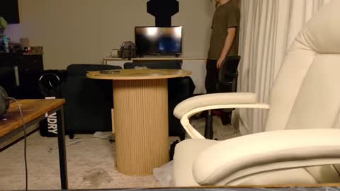 isaac online show from May 11, 10:22 am