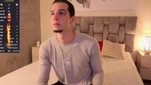 isaacblaze  online show from May 31, 4:44 am