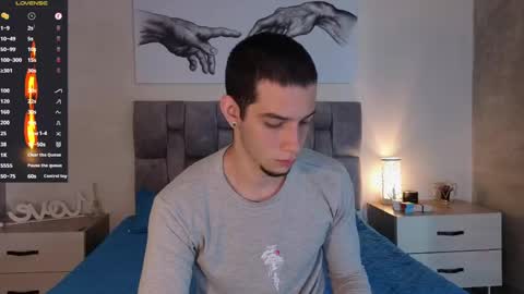 isaacblaze  online show from June 3, 3:53 am