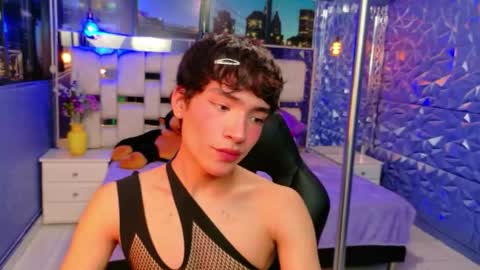 isaacnova online show from April 16, 7:58 pm