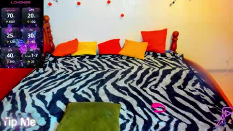 Ella online show from November 17, 9:06 pm