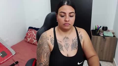Snapshot of isabella_hots chatting on January 15, 10:17 am  estefania online show from January 15, 10:17 am