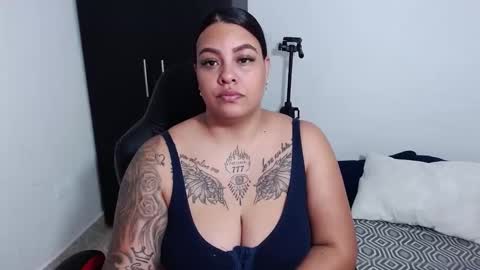 Snapshot of isabella_hots chatting on December 10, 11:11 am  estefania online show from December 10, 11:11 am