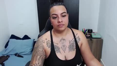 Snapshot of isabella_hots chatting on January 22, 11:01 am  estefania online show from January 22, 11:01 am