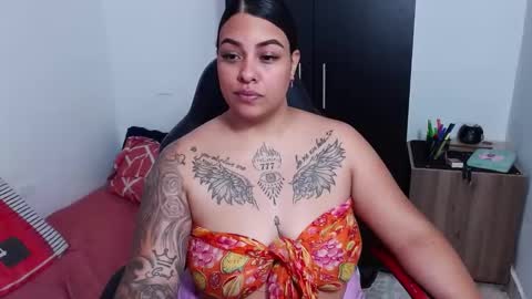 Snapshot of isabella_hots chatting on January 14, 1:06 pm  estefania online show from January 14, 1:06 pm