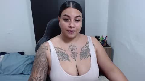 Snapshot of isabella_hots chatting on February 14, 3:36 pm  estefania online show from February 14, 3:36 pm