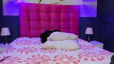 isabella lovestory online show from December 13, 8:59 pm