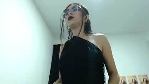 isabella_piercee online show from August 4, 12:17 am