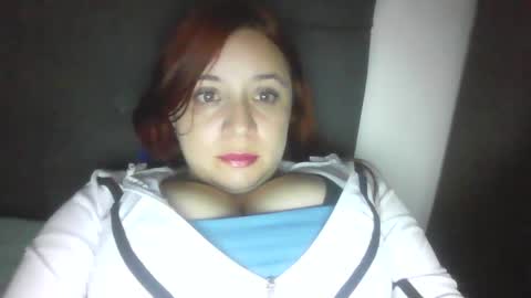 isabellaa_hills_ online show from October 5, 12:08 am