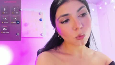 Instagram soybella01  online show from December 16, 6:16 pm