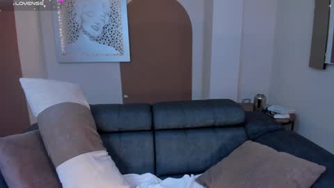 Isa Hill  online show from December 14, 1:38 am