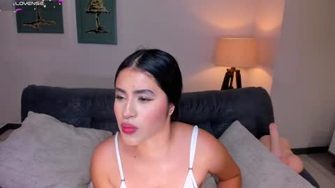 Isa Hill  online show from January 6, 10:05 pm