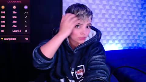 Isabella Mout  online show from February 10, 11:45 pm