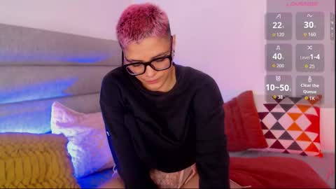 Isabella Mout  online show from September 28, 3:21 pm