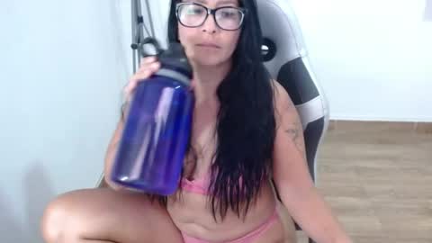 Isa online show from April 19, 9:39 pm