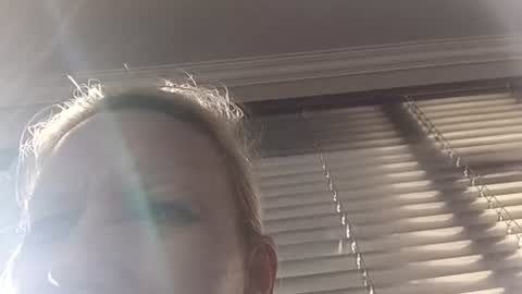 Isabelle Cora online show from June 22, 7:05 am
