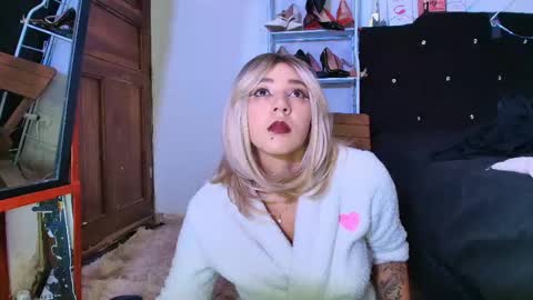 isabelle_sara online show from June 7, 8:03 pm