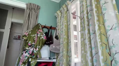 isabellesings online show from January 8, 1:33 am