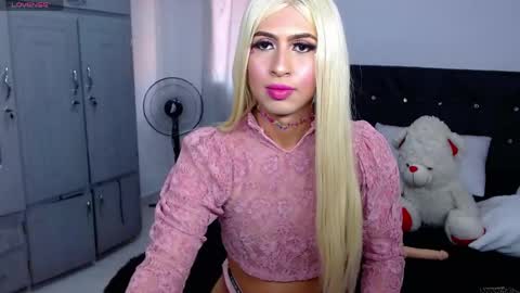 isadora online show from April 16, 10:01 pm