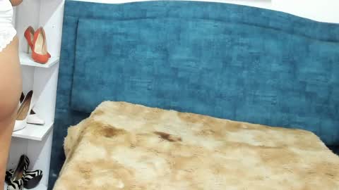 Isabel online show from April 20, 12:30 pm